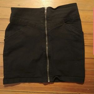 Cute black mini skirt